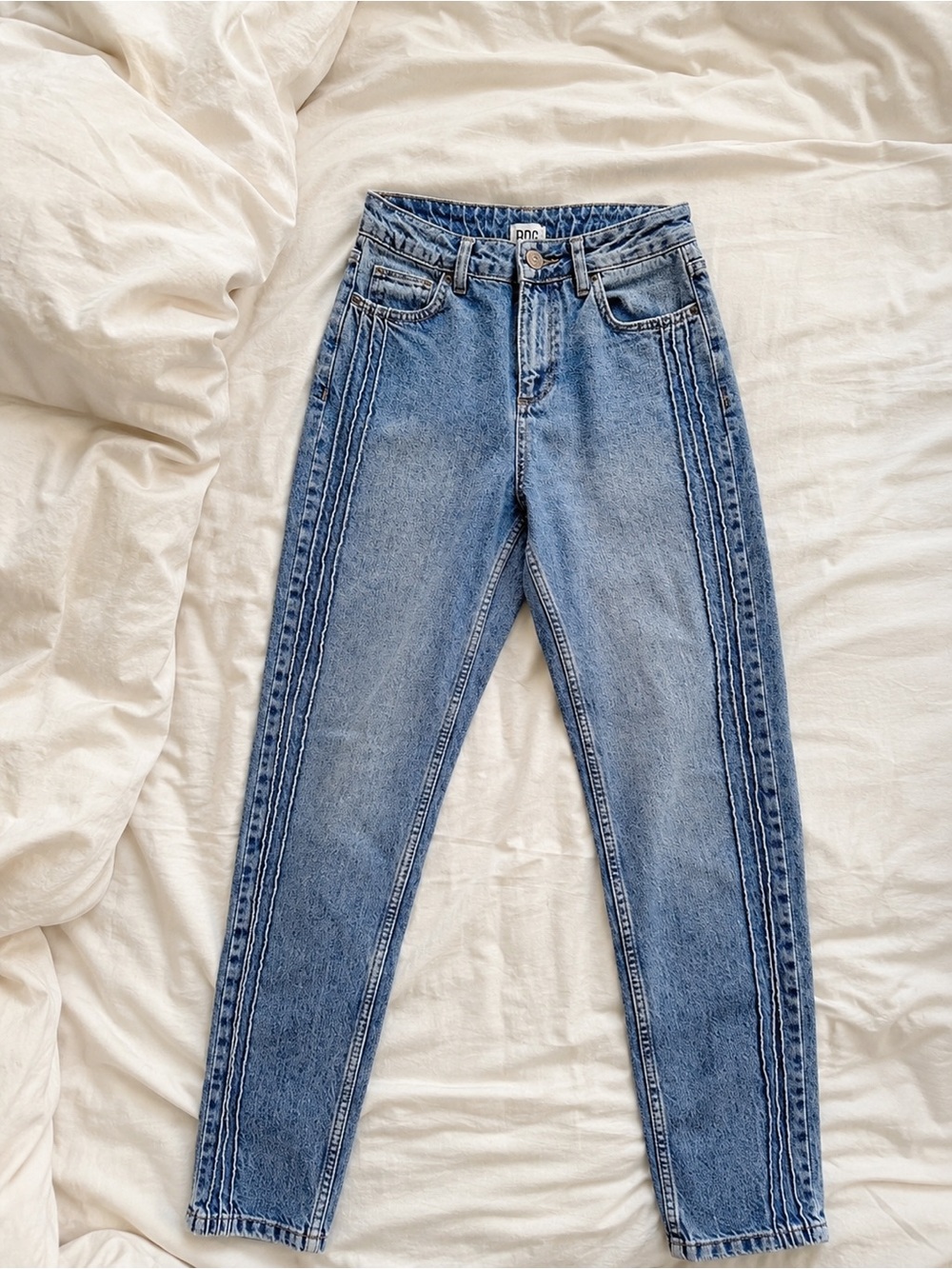 BDG Urban Outfitters High Rise Pintuck Mom Jeans 26 Blue Denim